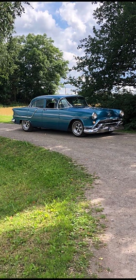 Oldsmobile 88 3 of 8