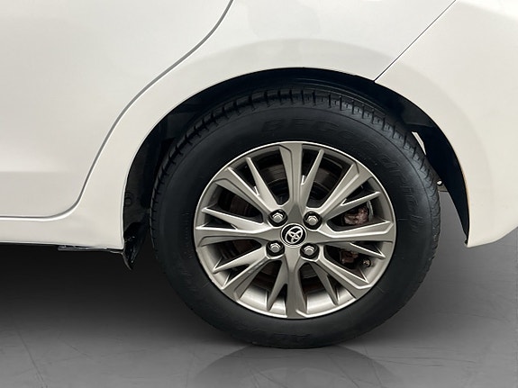 Toyota Yaris 25 of 26