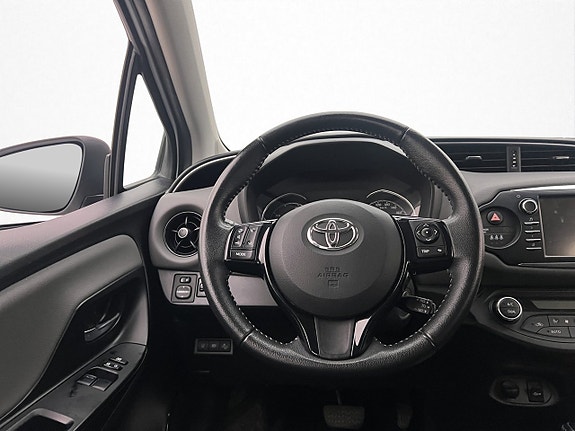 Toyota Yaris 13 of 26