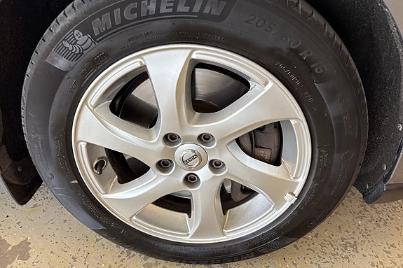 Volvo V40 Cross Country 14 of 20