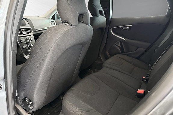Volvo V40 Cross Country 8 of 20