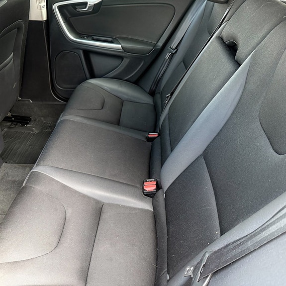 Volvo V60 13 of 13