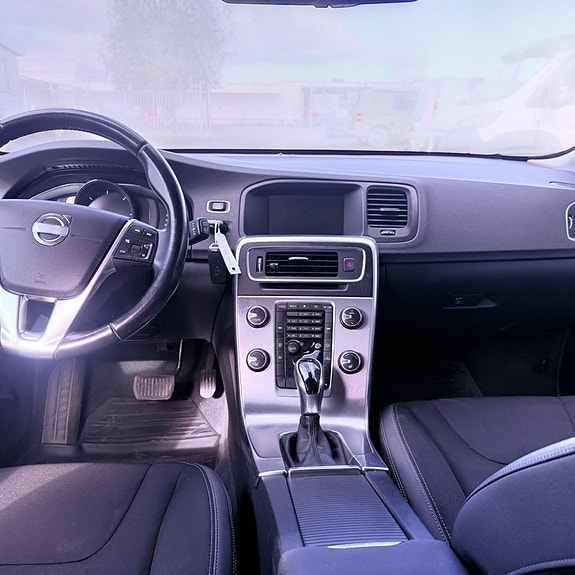 Volvo V60 11 of 13
