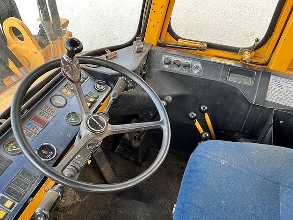 Volvo BM 4200B 5 of 7