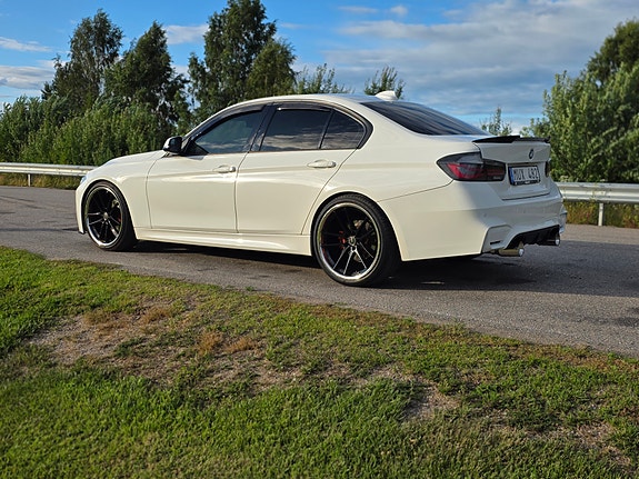 BMW 320d 3 of 5