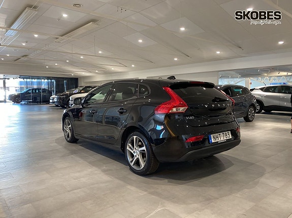 Volvo V40 4 of 16