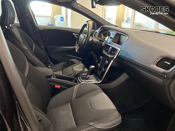 Volvo V40 10 of 16