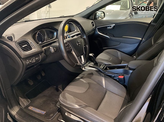Volvo V40 7 of 16