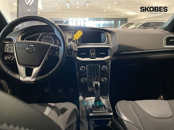 Volvo V40 11 of 16