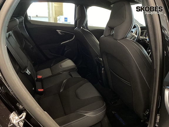 Volvo V40 9 of 16