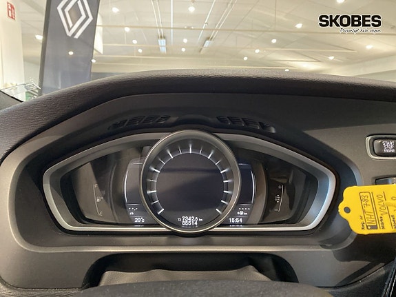 Volvo V40 12 of 16