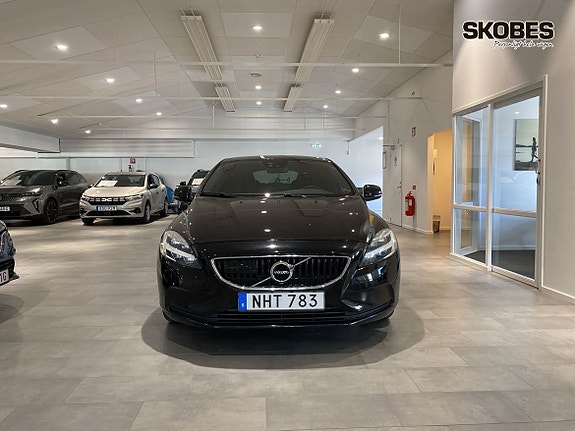 Volvo V40 2 of 16