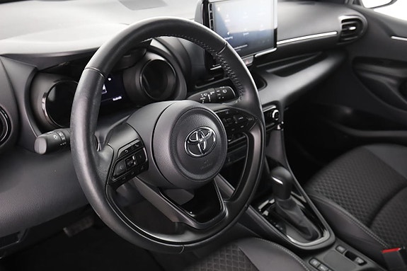 Toyota Yaris 12 of 30