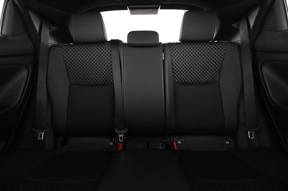 Toyota Yaris 16 of 30