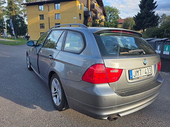 BMW 318i 3 of 5