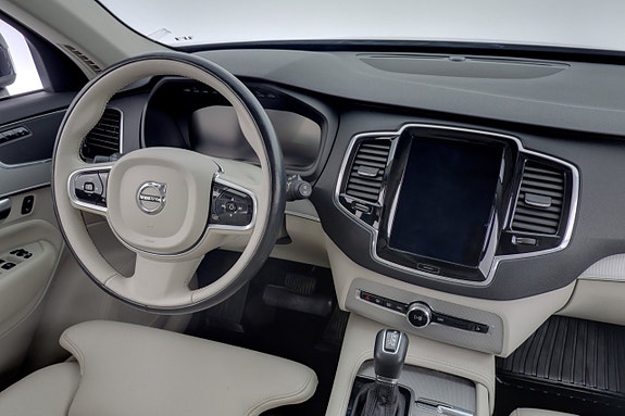 Volvo XC90 15 of 28