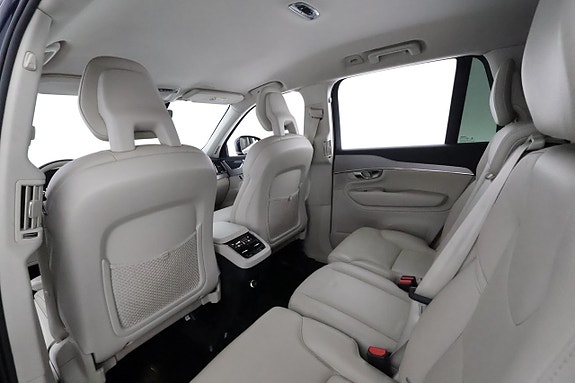 Volvo XC90 13 of 28
