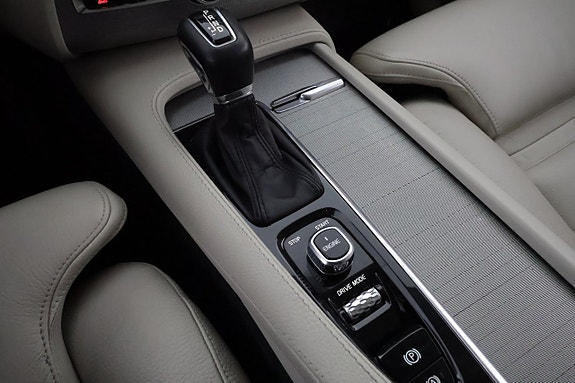 Volvo XC90 24 of 28