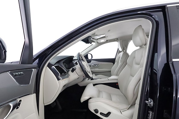 Volvo XC90 10 of 28
