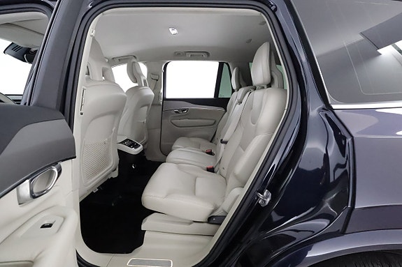 Volvo XC90 12 of 28