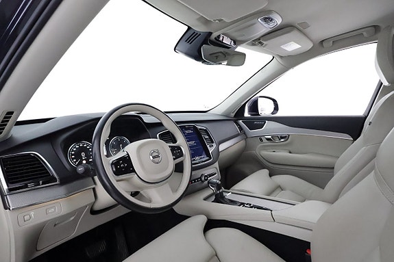 Volvo XC90 11 of 28