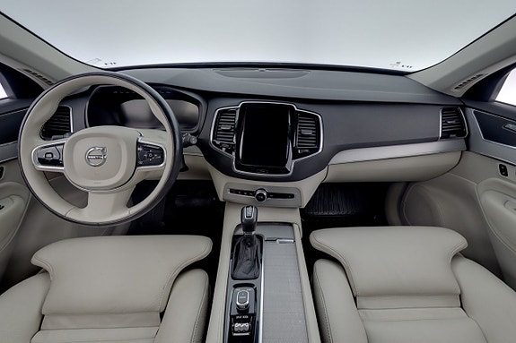 Volvo XC90 14 of 28