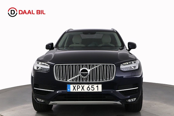 Volvo XC90 2 of 28