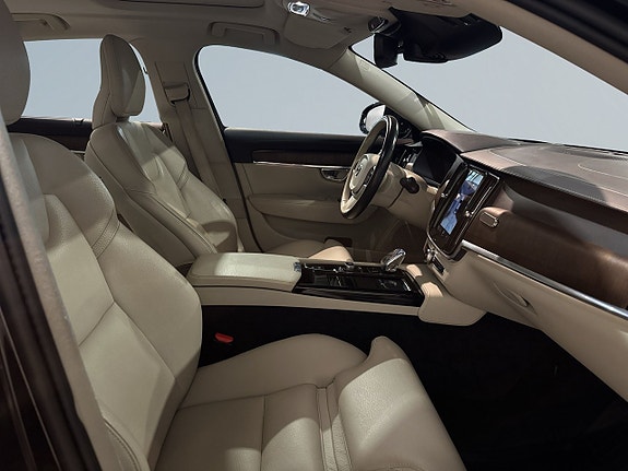 Volvo S90 10 of 26