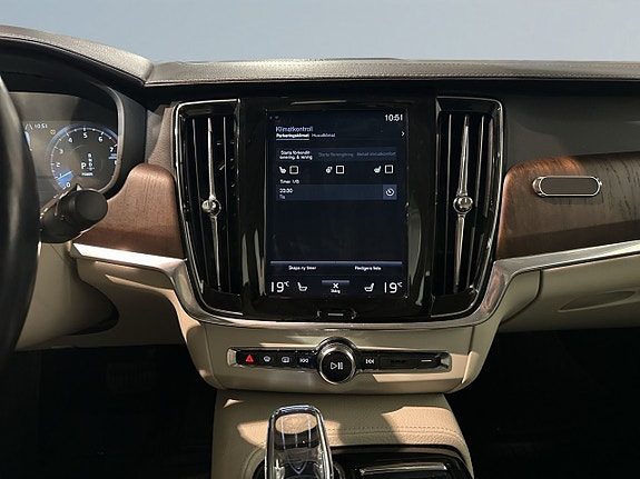 Volvo S90 11 of 26