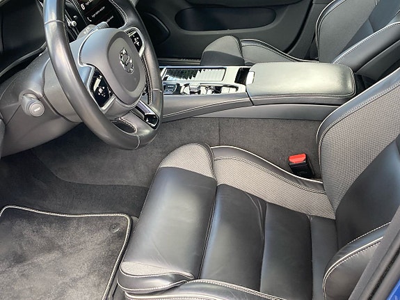 Volvo V60 2 of 3