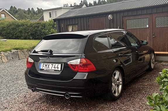 BMW 335i 2 of 5