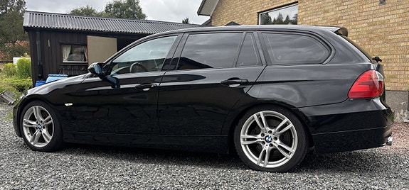 BMW 335i 4 of 5