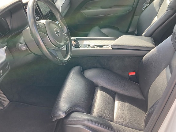 Volvo XC60 2 of 3