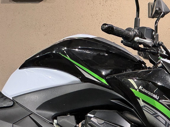 Kawasaki Z800 ABS 2 of 7