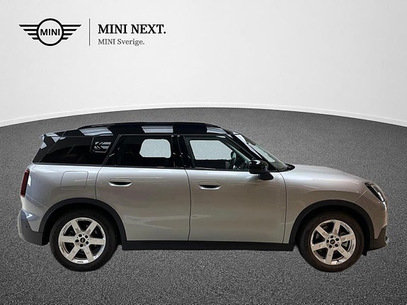 MINI Countryman SE 2 of 15
