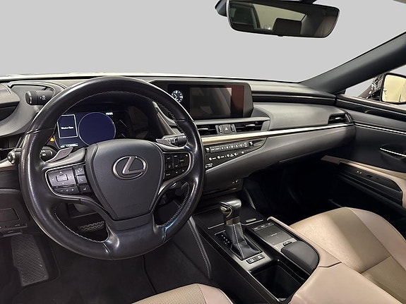 Lexus ES300h 8 of 10