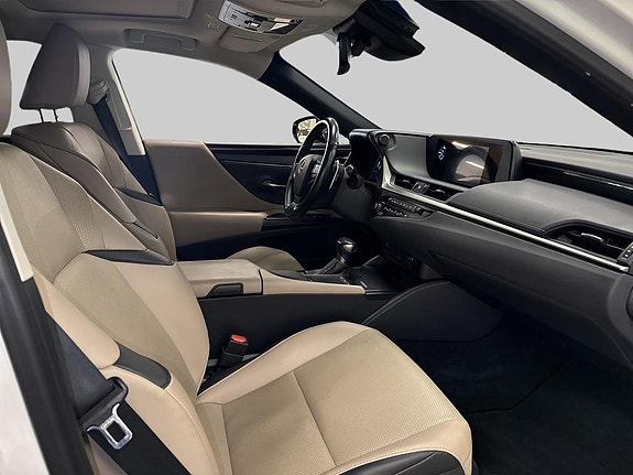 Lexus ES300h 7 of 10