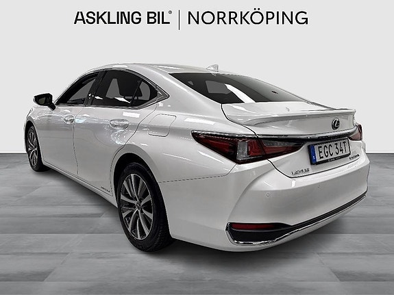Lexus ES300h 2 of 10