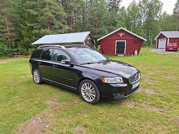 Volvo V50 2 of 9