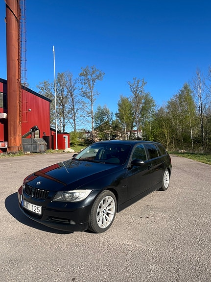BMW 320d 2 of 3