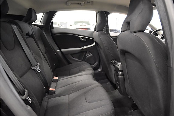 Volvo V40 13 of 16