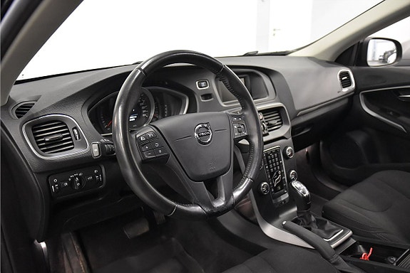 Volvo V40 9 of 16