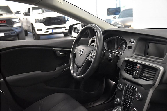 Volvo V40 8 of 16