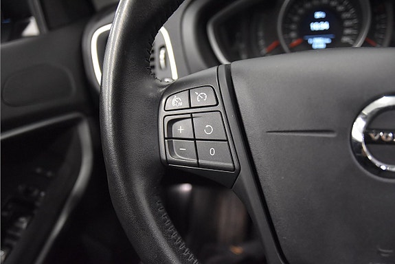 Volvo V40 10 of 16