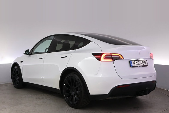 Tesla Model Y 4 of 5