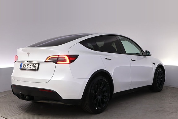 Tesla Model Y 5 of 5