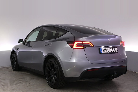 Tesla Model Y 4 of 5