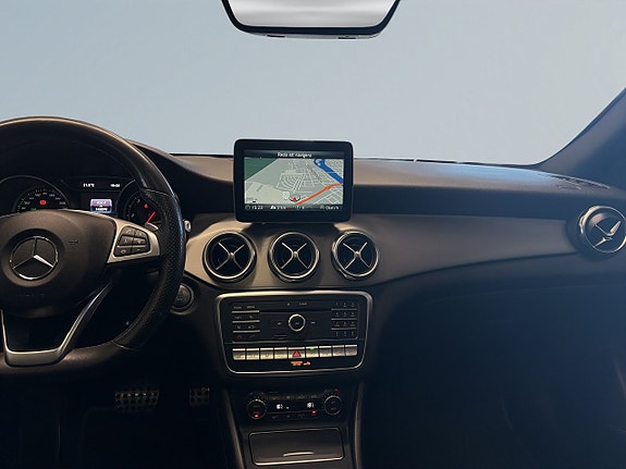 Mercedes-Benz GLA220 d 11 of 20