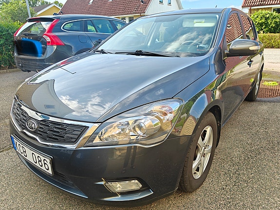 Kia Ceed 2 of 5
