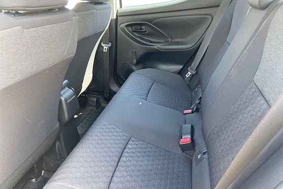 Toyota Yaris 13 of 21